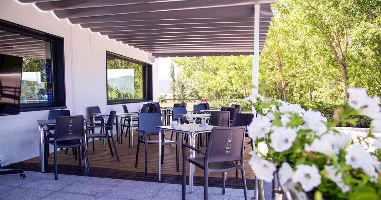 Hostal Restaurante Cuatro Caminos Cubillos del Sil Екстериор снимка