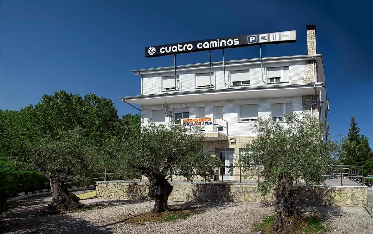 Hostal Restaurante Cuatro Caminos Cubillos del Sil Екстериор снимка